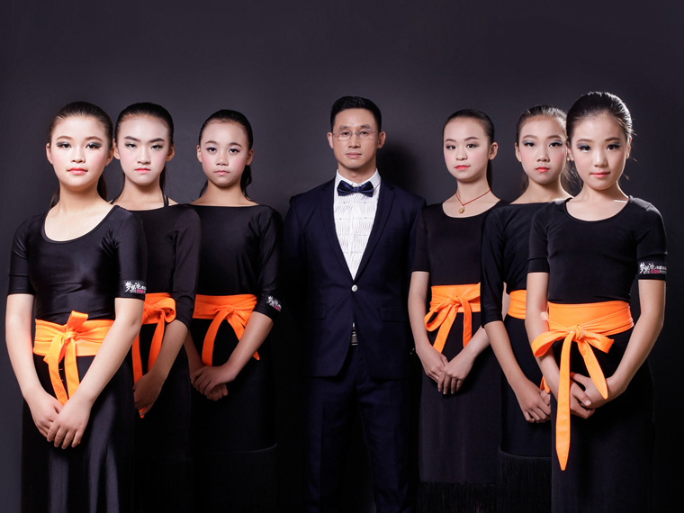 鹽商人物第24期丨專訪夢黑池舞蹈創(chuàng)始人陸豐裕：逐夢人生，舞動(dòng)精彩